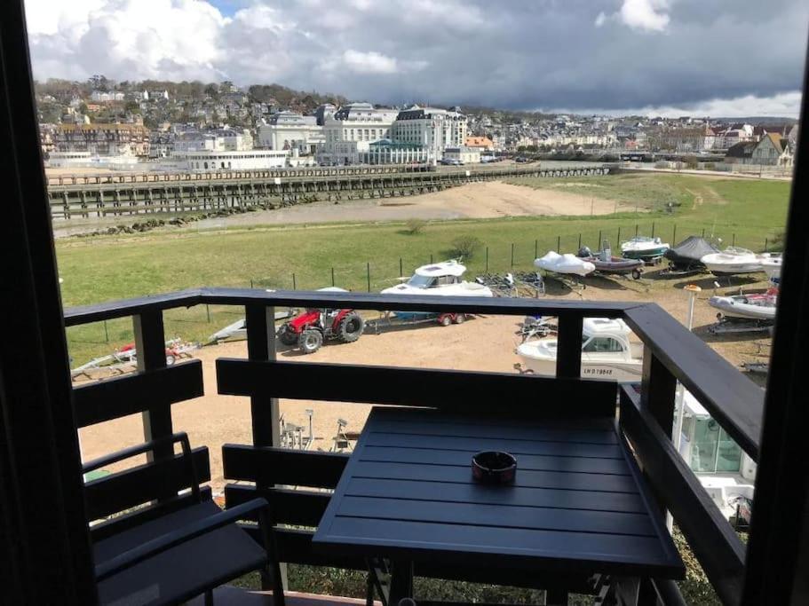 Le Cocooning-Studio Deauville Marina Avec Terrasse Vue Mer Et Plage Екстериор снимка